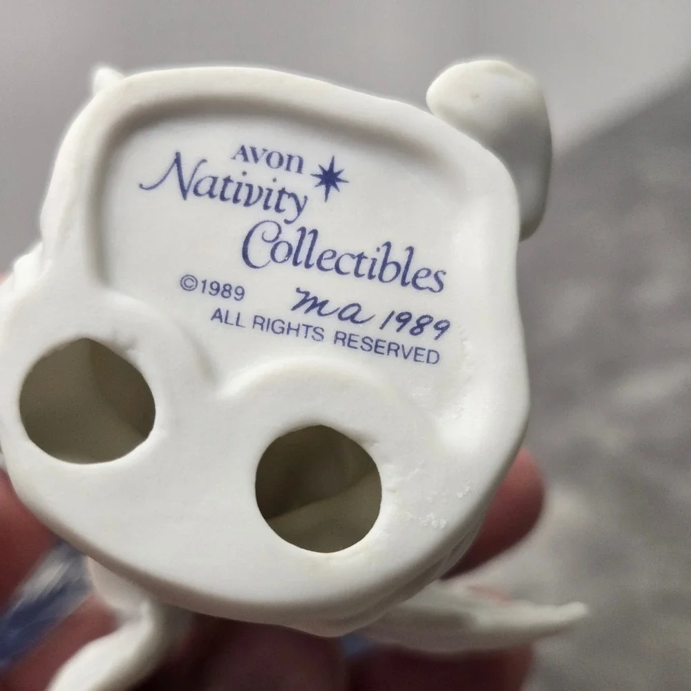Avon Nativity Collectibles The Cherub Porcelain Figurine 1989 White Bisque Angel
